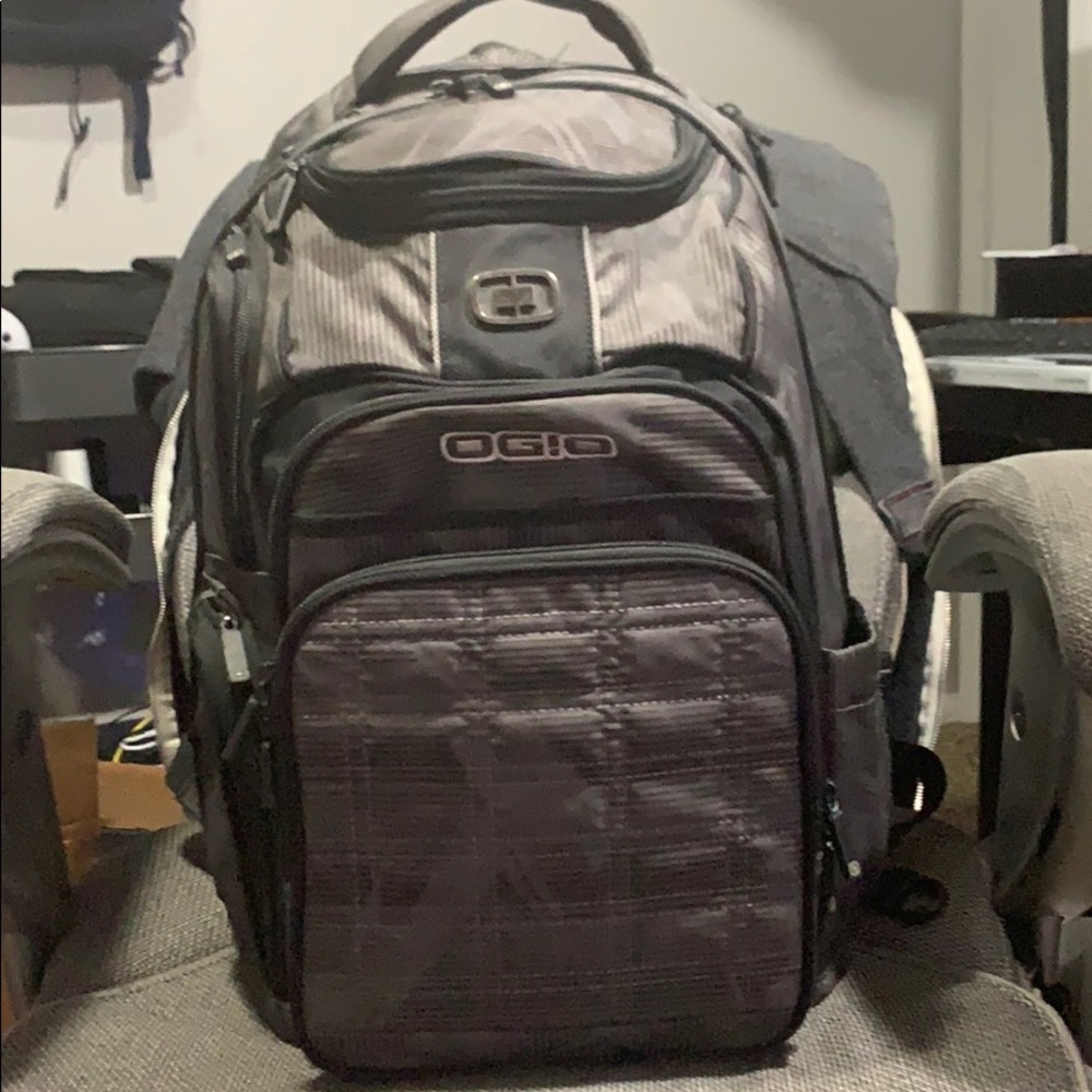 OGIO EPIC LT BACKPACK PREOWNED